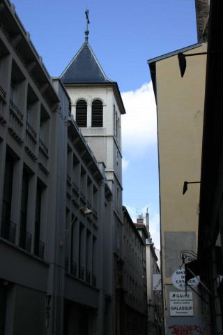 Bâtiment à l'angle de la rue François-Dauphin et de la rue de la Charité.