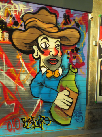 Buraliste, rideau de fer décoré de Gnafron, street art.