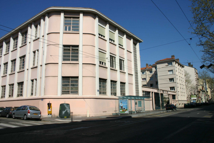 Angle nord-est du cours Lafayette et de la rue Sainte-Geneviève.