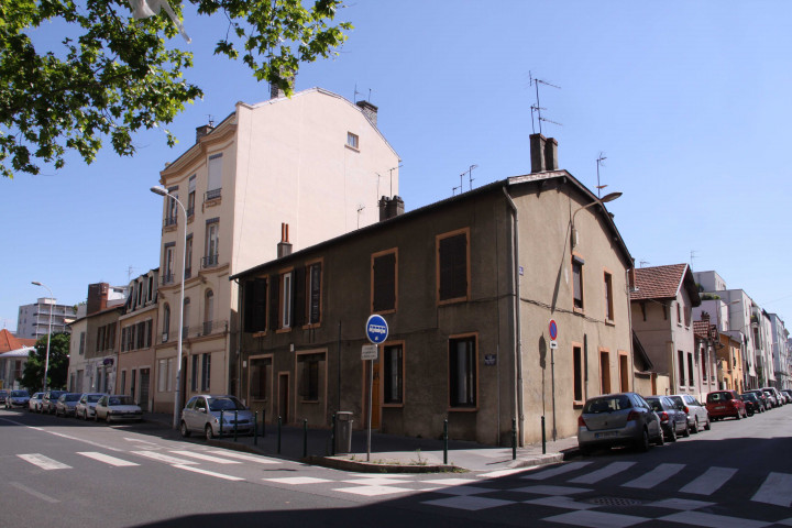 Rue Marius-Berliet et rue de la Rosière, vue sur les bâtiments.