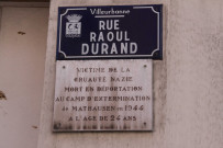 Plaque.