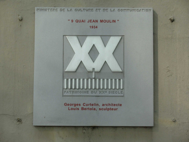 9 quai Jean-Moulin.