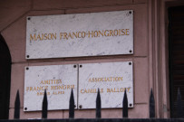 7 rue Poudrière, maison franco-hongroise, plaque.
