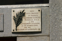 10 rue Perrod, plaque en mémoire de Raymond Louis.