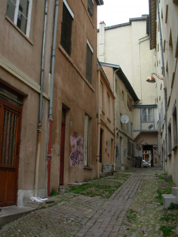 Rue Capponi entre la rue Neyret et la rue des Tables-Claudiennes.