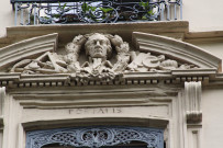 7 place d'Helvétie et rue Malesherbes, détail sur la façade, Portalis.