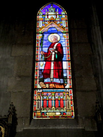 Eglise Sainte-Blandine, plaque, vitrail.