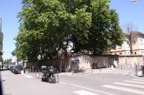 A l'angle des rues du Premier-Film et Villon.