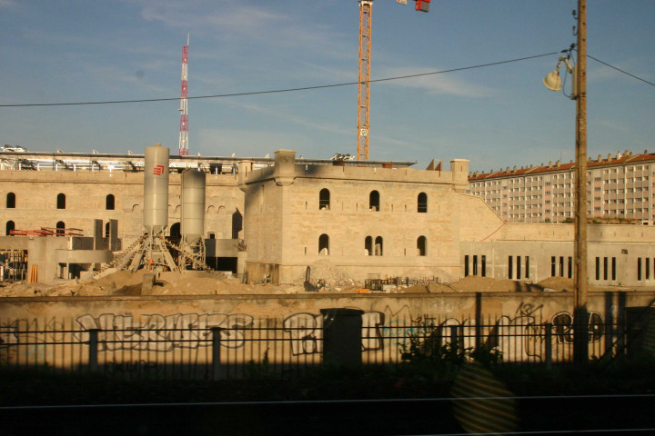 Travaux d'aménagement pour l'Hôtel de Police vue prise depuis les voies SNCF.
