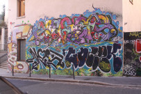 Rue Pouteau vers la rue Diderot, graffitis.