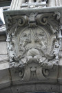 12 rue de la Charité, immeuble Nouvelliste, détail sous la statue de Jeanne-d'Arc.