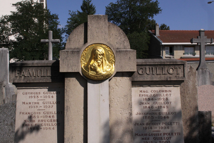Tombe Guillot.