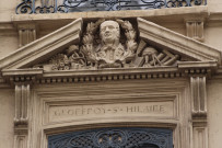 Détail sur la façade, Geoffroy Saint-Hilaire.