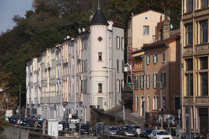 Quai Joseph-Gillet et rue d'Ypres.