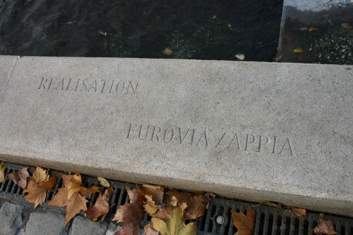 Inscription vers la place Antonin-Jutard.