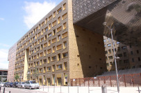 Rue Denuzière, Le Monolithe.