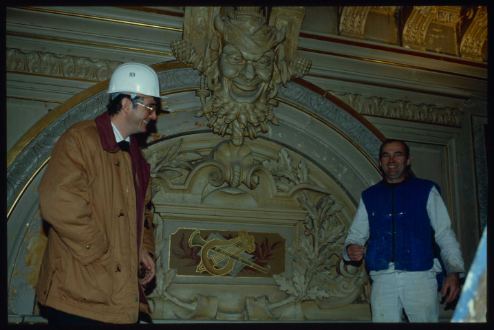 Théâtres et salles de spectacle : travaux de restauration du plafond de l'Opéra dans le cadre de la Mission grands travaux.