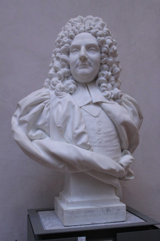 Palais Saint-Pierre, buste d'Henri François d'Aguesseau par Jean-Baptiste Stouf.