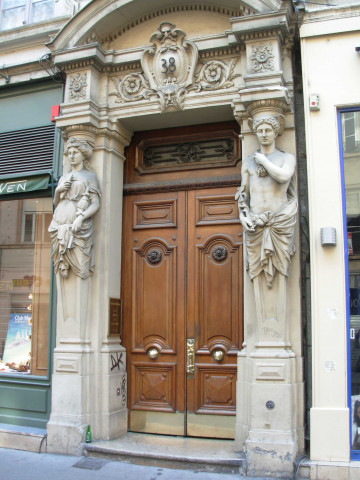 38 rue du Président-Édouard-Herriot, porte.