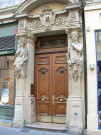 38 rue du Président-Édouard-Herriot, porte.