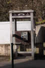 Vers l'école Champvert, cabine téléphonique.