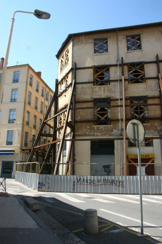 Angle de la rue Villeroy et de la rue Marignan.