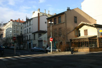 Angle de la rue Chevreul et de la rue Sébastien-Gryphe.