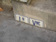 Angle du cours Lafayette et de la rue d'Alsace, plaques marquant la limite entre les communes de Lyon et Villeurbanne.
