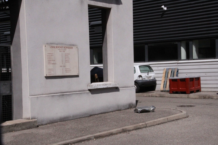 51 rue Feuillat, plaque Rochet-Schneider.