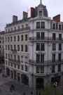 Place de la République, façade de l'Hôtel-Carlton.