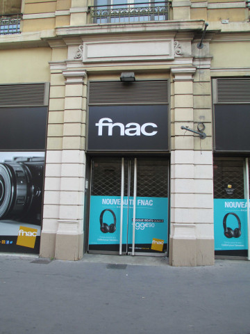 26-28 rue Bellecordière, entrée de la Fnac.