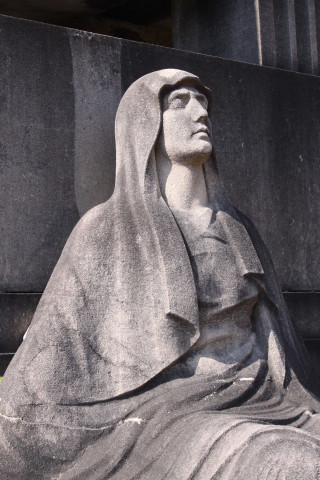Tombe Vetter, architecte Roux Spitz, sculpture par Delamare.