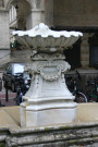 Hôtel-de-Ville, fontaine de la cour basse.