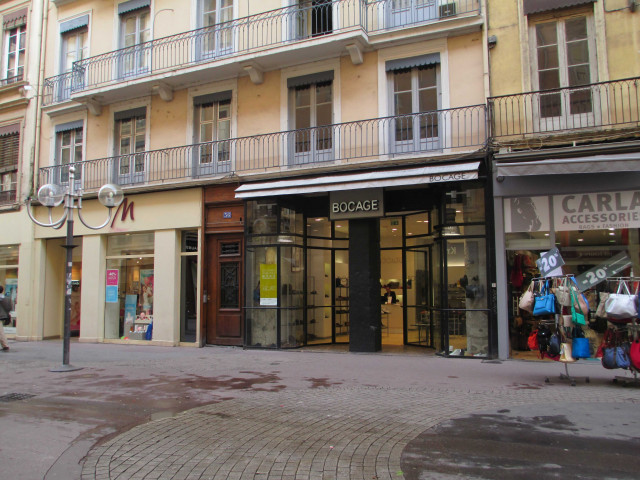 36 rue Victor-Hugo, boutiques.