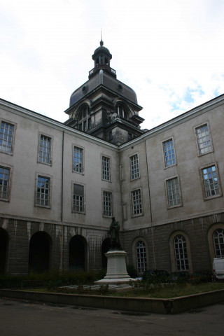 Cour Bonnet.