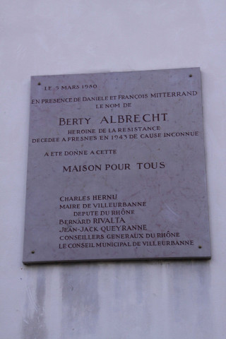 Maison de Berty Albrecht, panneau d'information, plaque commémorant son inauguration.