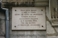 4 rue Vaubecour, plaque en mémoire du Comte Henry de Fayet de Montjoye.
