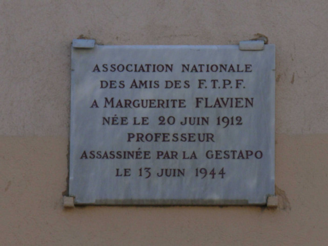 8 rue Sainte-Hélène, plaque en mémoire de Marguerite Flavien (professeur).