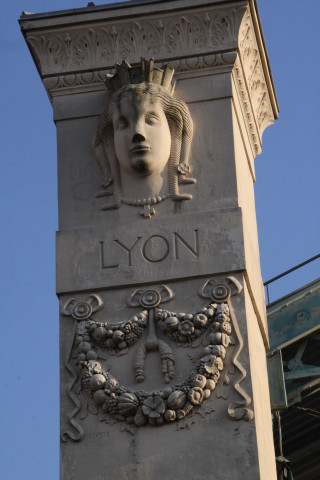 Colonne support de la grande véranda, coté Saône.