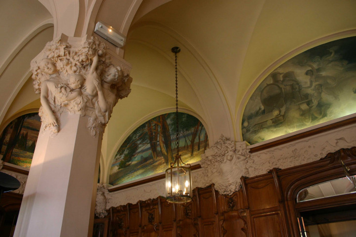 Hôtel-Terminus ou Château-Perrache, extérieur et intérieur.