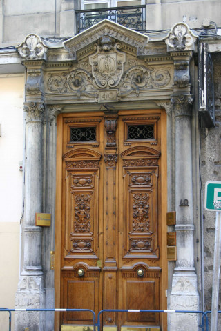 40 rue Président-Edouard-Herriot, porte.
