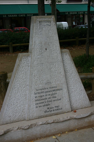Place Bir-Hakeim, monument en mémoire de la bataille de Bir-Hakeim (Libye) lors de la Seconde-Guerre-Mondiale.