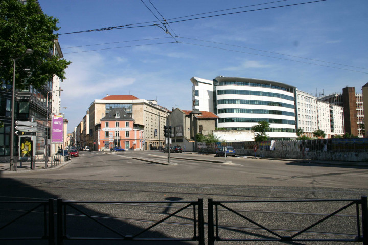 Rue Paul-Bert et avenue Lacassagne, vue prise en direction du sud-est.