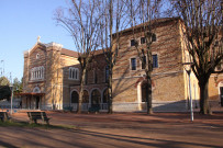Vues du bâtiment.