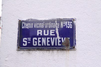 Rue Sainte-Geneviève et de la rue de la Viabert, plaque de la rue Sainte-Geneviève.