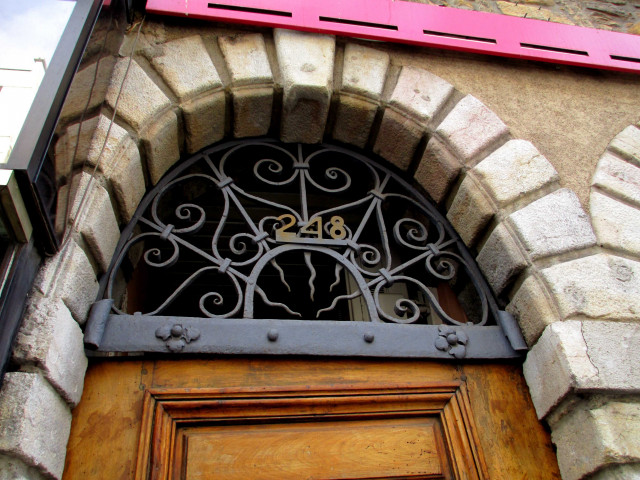 248 rue Paul-Bert, imposte de porte.