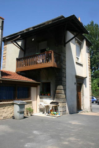 Angle du 47 rue de Bourgogne et de la rue de la Gare, ancien bâtiment de l'octroi.