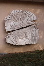 Ecole maternelle des Grillons, sculpture sur le mur.