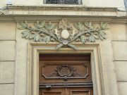 2 rue d'Auvergne, bas-relief.