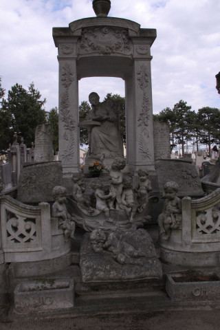 Cimetière ancien, tombe Gallois, sculpture Poli.